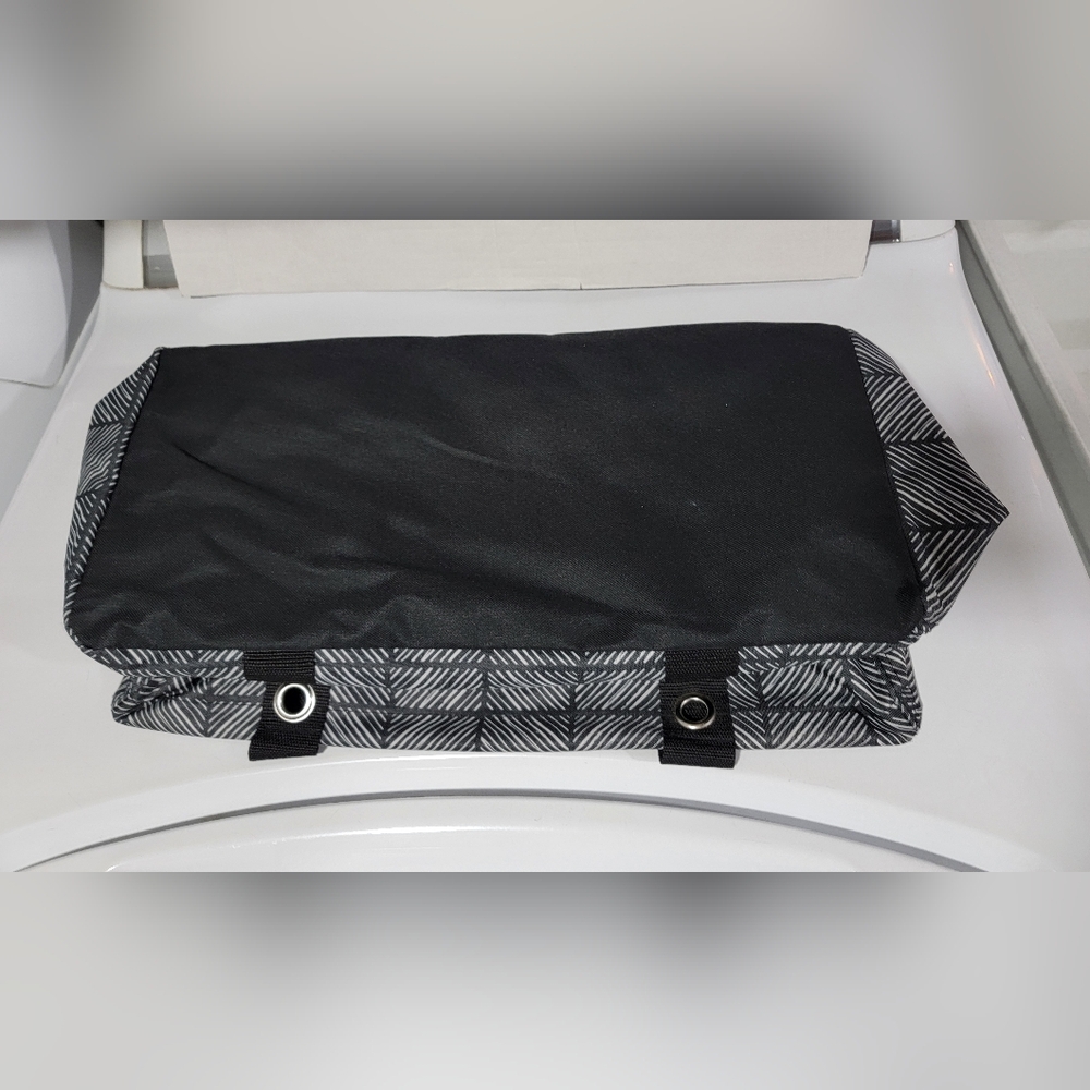 Thirty-One's Medium Utility Tote- in excellent condition. - Picture 7 of 8